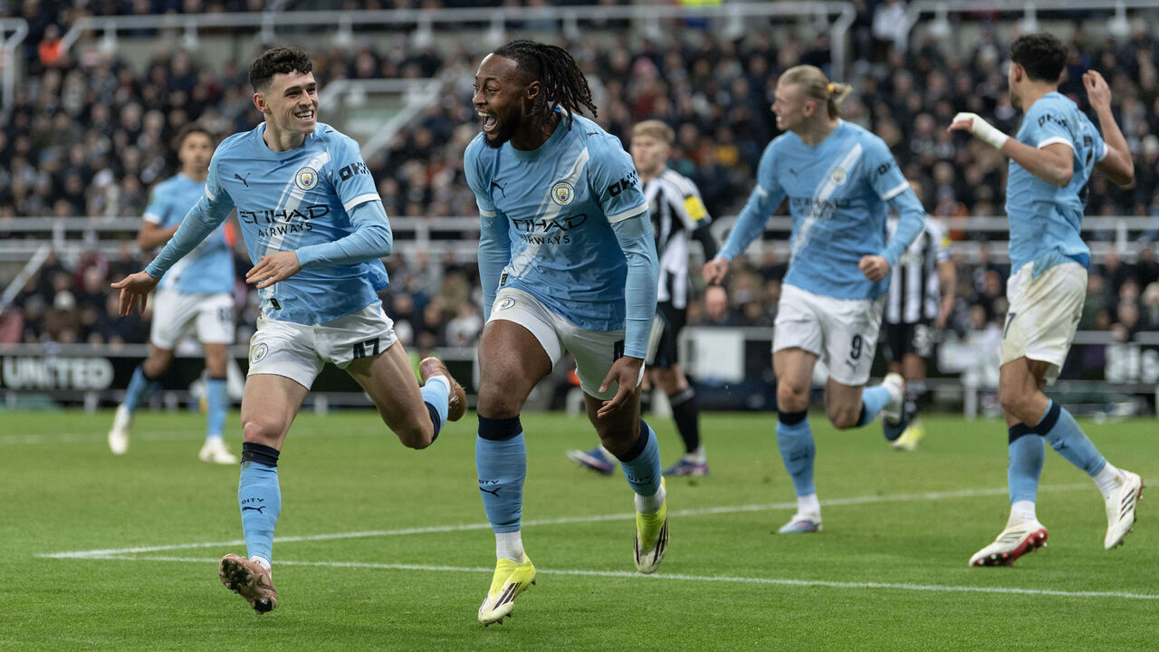 NEWCASTLE UPON TYNE, ENGLAND - JANUARY 13: Antoine Semenyo of Manchester City celebrates scoring the first goal with Phil Foden and team mates during the Carabao Cup Semi Final First Leg match between Newcastle United and Manchester City at St James' Park on January 13, 2026 in Newcastle upon Tyne, England.