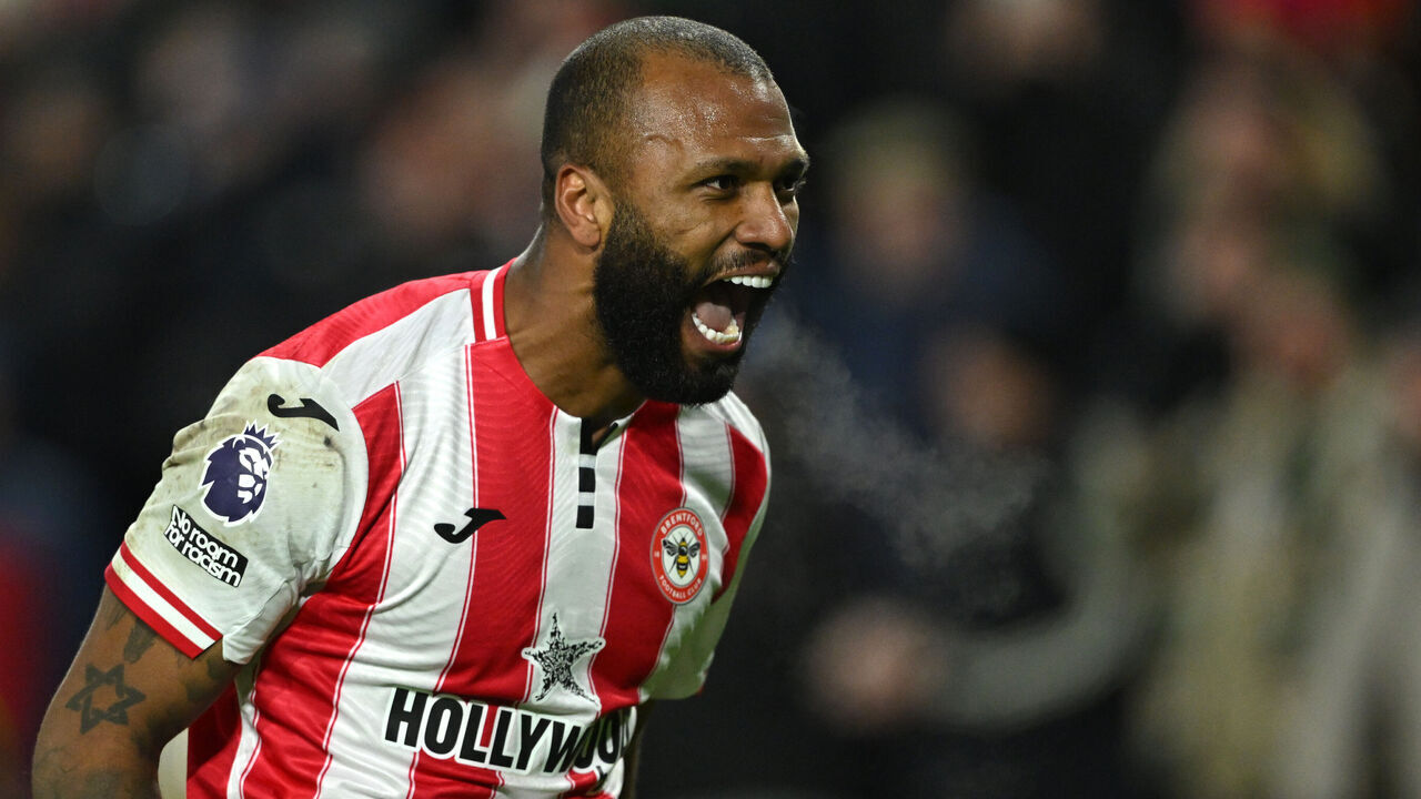 BRENTFORD, ENGLAND - JANUARY 07: Igor Thiago of Brentford celebrates scoring his team's second goal during the Premier League match between Brentford and Sunderland at Gtech Community Stadium on January 07, 2026 in Brentford, England.
