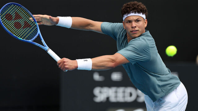 AUCKLAND, NEW ZEALAND - JANUARY 14: Ben Shelton of USA in his match against Francisco Comesana of Argentina during day 10 of the 2025 ASB Classic at ASB Tennis Centre on January 14, 2026 in Auckland, New Zealand.