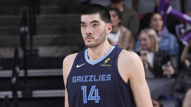 SACRAMENTO, CA - NOVEMBER 30: Zach Edey #14 of the Memphis Grizzlies looks on during the game against the Sacramento Kings on November 30, 2025 at Golden 1 Center in Sacramento, California. NOTE TO USER: User expressly acknowledges and agrees that, by downloading and or using this photograph, User is consenting to the terms and conditions of the Getty Images Agreement. Mandatory Copyright Notice: Copyright 2025 NBAE