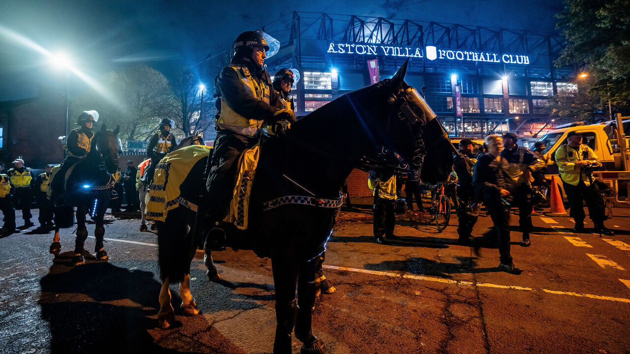 LONDON, UNITED KINGDOM - 2025/11/06: Police mounted on horses guarded Villa Park Stadium in Birmingham separating pro-Israeli and pro-Palestinian groups. Both pro-Israeli and pro-Palestinian groups protested as Israeli football team Maccabi Tel Aviv clashed with Aston Villa in a Europa League showdown. Maccabi fans were banned from the fixture over concerns of safety as 700 Police patrolled the controversial event. Final score in the match: Aston Villa 2 | Maccabi Tel Aviv 0.