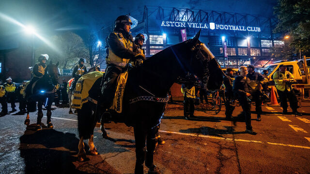 LONDON, UNITED KINGDOM - 2025/11/06: Police mounted on horses guarded Villa Park Stadium in Birmingham separating pro-Israeli and pro-Palestinian groups. Both pro-Israeli and pro-Palestinian groups protested as Israeli football team Maccabi Tel Aviv clashed with Aston Villa in a Europa League showdown. Maccabi fans were banned from the fixture over concerns of safety as 700 Police patrolled the controversial event. Final score in the match: Aston Villa 2 | Maccabi Tel Aviv 0.