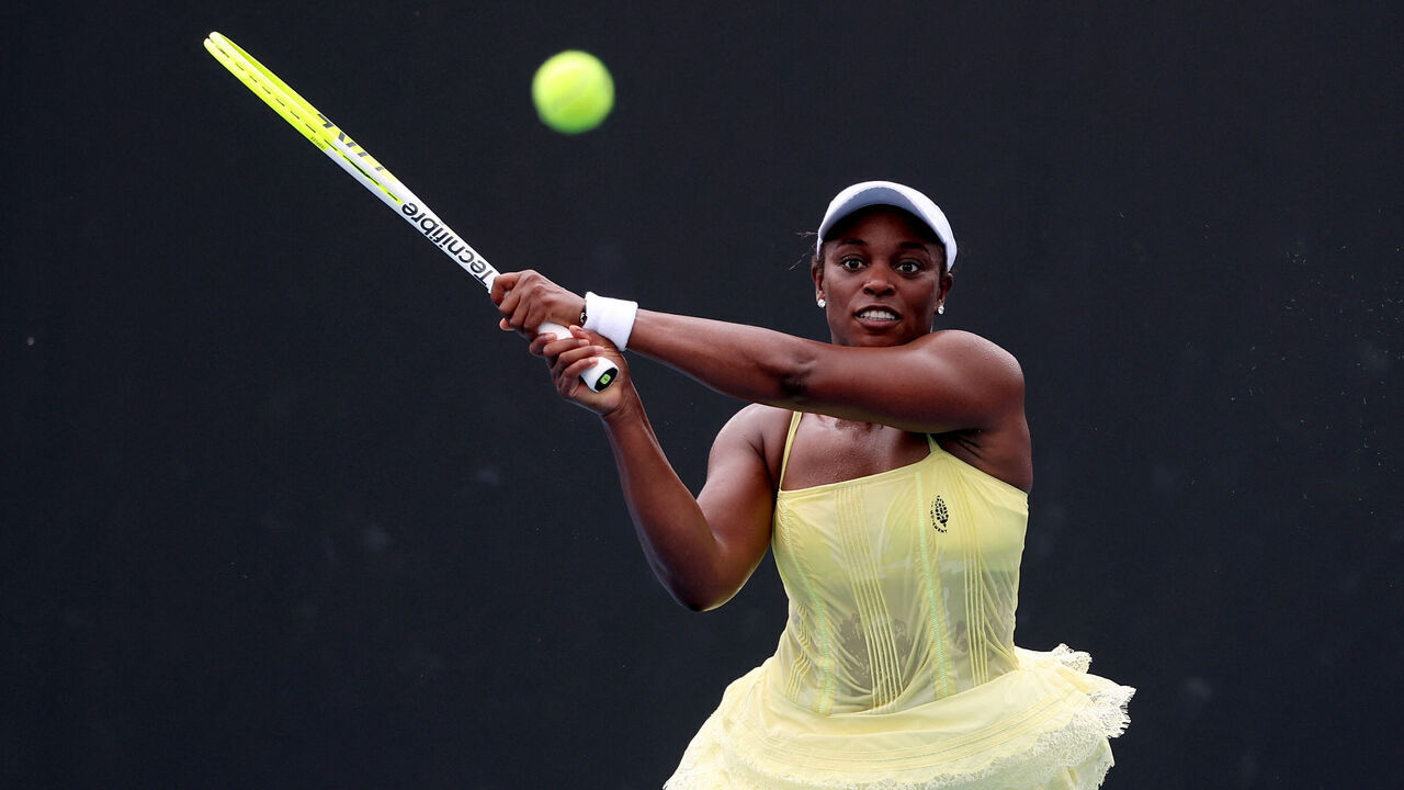 USA's Sloane Stephens hits a return to Italy's Lucia Bronzetti during their women's singles qualifying match in Melbourne on January 15, 2026, ahead of the Australian Open tennis tournament starting on January 18. / -- IMAGE RESTRICTED TO EDITORIAL USE - STRICTLY NO COMMERCIAL USE --