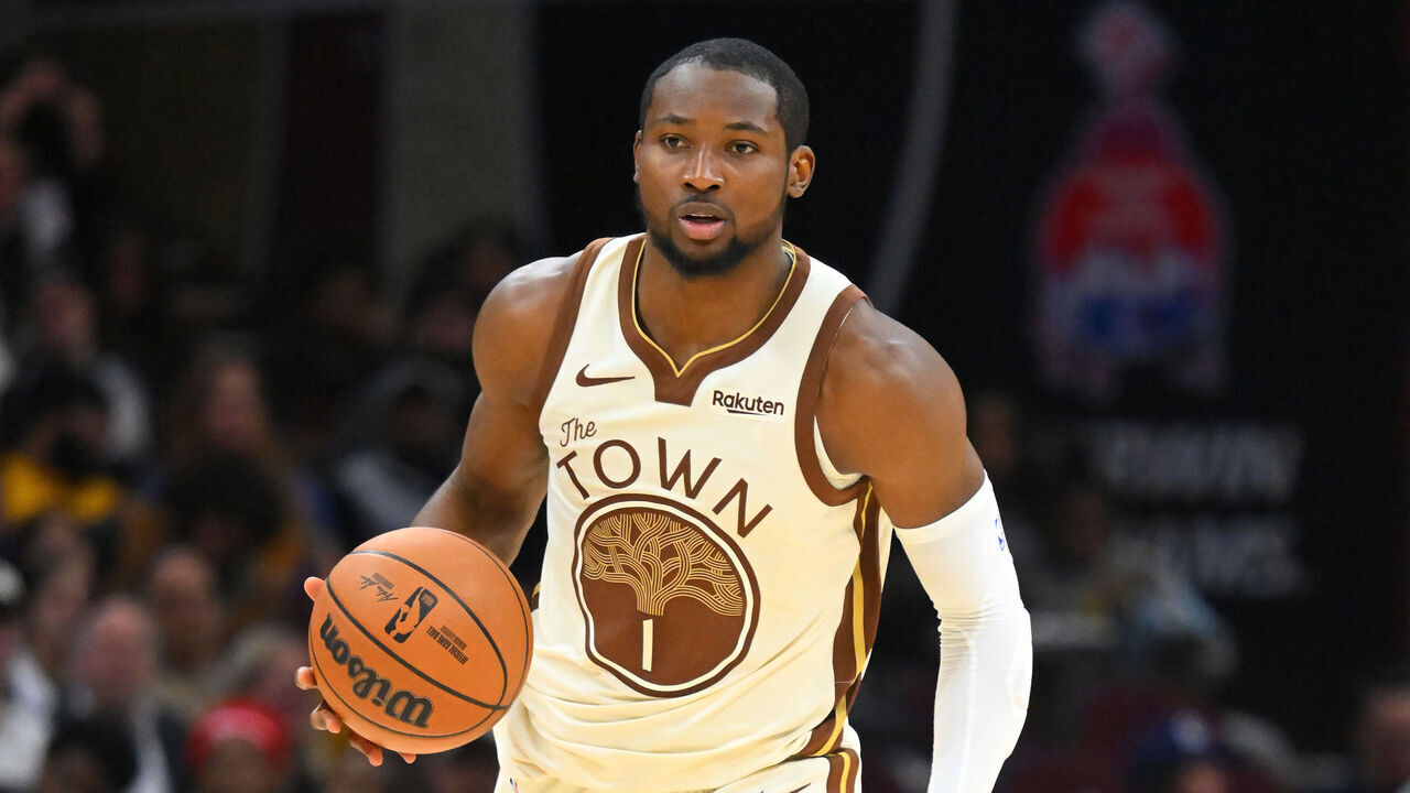 CLEVELAND, OHIO - DECEMBER 06: Jonathan Kuminga #1 of the Golden State Warriors brings the ball up court during the third quarter against the Cleveland Cavaliers at Rocket Arena on December 06, 2025 in Cleveland, Ohio. The Warriors defeated the Cavaliers 99-94.