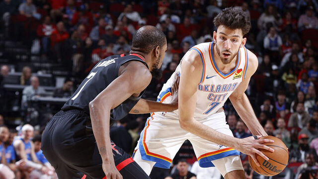 HOUSTON, TX - JANUARY 15: Chet Holmgren #7 of the Oklahoma City Thunder handles the ball while defended by Kevin Durant #7 of the Houston Rockets during the game on January 15, 2026 at the Toyota Center in Houston, Texas. Mandatory Copyright Notice: Copyright 2026 NBAE
