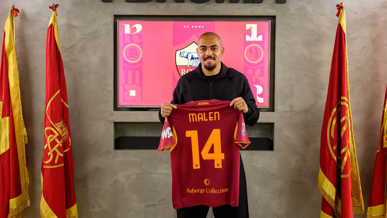ROME, ITALY - JANUARY 16: AS Roma new signing Donyell Malen poses with his new jersey after signing the contract for the club at Centro Sportivo Fulvio Bernardini on January 16, 2026 in Rome, Italy.