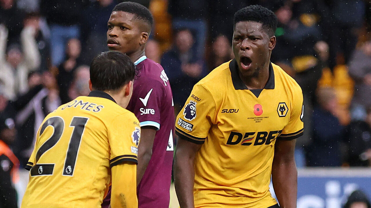 Wolverhampton Wanderers' Marshall Munetsi (right) celebrates scoring their side's second goal of the game during the Premier League match at Molineux Stadium, Wolverhampton. Picture date: Sunday October 26, 2025.