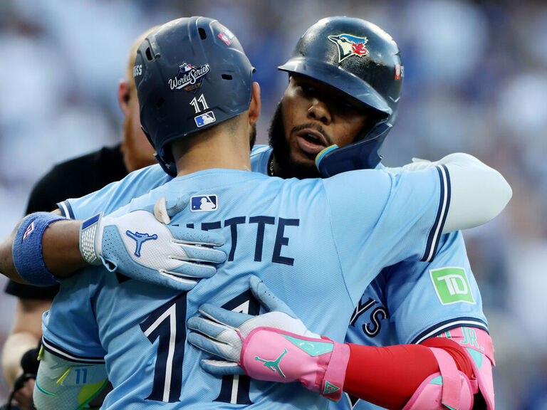 Guerrero 'sad' Bichette leaving for Mets but 'this is a business' | theScore.com