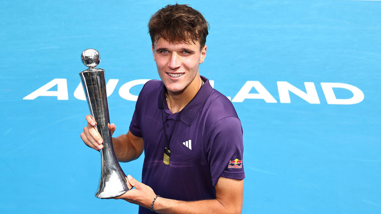 AUCKLAND, NEW ZEALAND - JANUARY 17: Jakub Mensik of Czech Republic with the trophy after victory in the singles final defeating Sebastian Baez of Argentina during day 13 of the 2026 ASB Classic at ASB Tennis Centre on January 17, 2026 in Auckland, New Zealand.