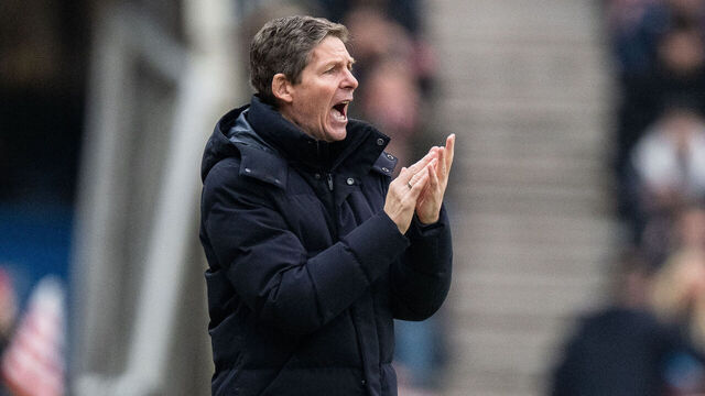 SUNDERLAND, ENGLAND - JANUARY 17: Manager Oliver Glasner of Crystal Palace reacts during the Premier League match between Sunderland and Crystal Palace at Stadium of Light on January 17, 2026 in Sunderland, United Kingdom.