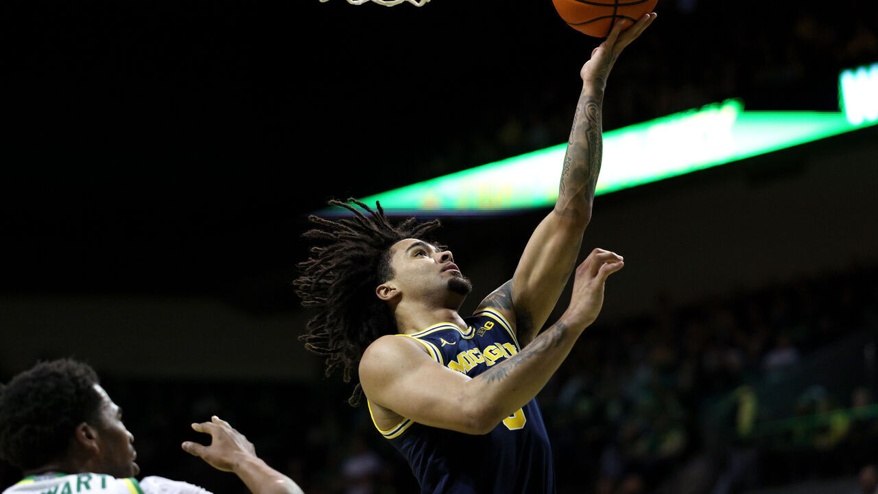 EUGENE, OREGON - JANUARY 17: Elliot Cadeau #3 of the Michigan Wolverines goes up for a layup during the second half against the Oregon Ducks at Matthew Knight Arena on January 17, 2026 in Eugene, Oregon.