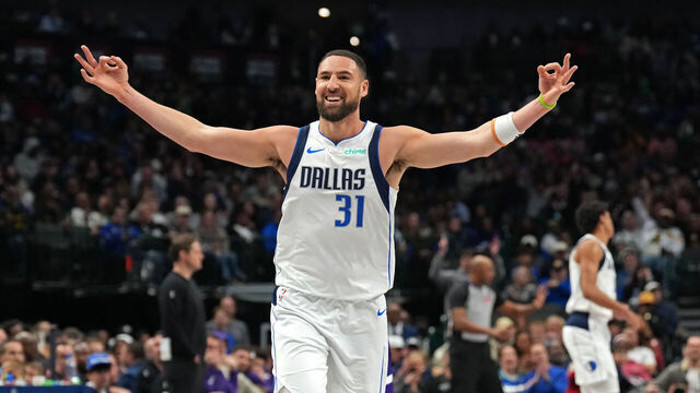 DALLAS, TX - JANUARY 17: Klay Thompson #31 of the Dallas Mavericks celebrates during the game against the Utah Jazz on January 17, 2026 at American Airlines Center in Dallas, Texas. Mandatory Copyright Notice: Copyright 2026 NBAE