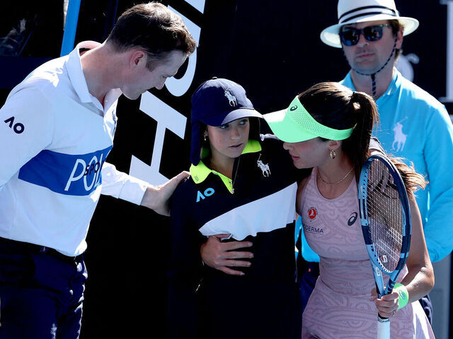 TOPSHOT - Turkey's Zeynep Sonmez assists a ball kid after she fainted during Sonmez's women's singles match against Russia's Ekaterina Alexandrova on day one of the Australian Open in Melbourne on January 18, 2026. / -- IMAGE RESTRICTED TO EDITORIAL USE - STRICTLY NO COMMERCIAL USE --