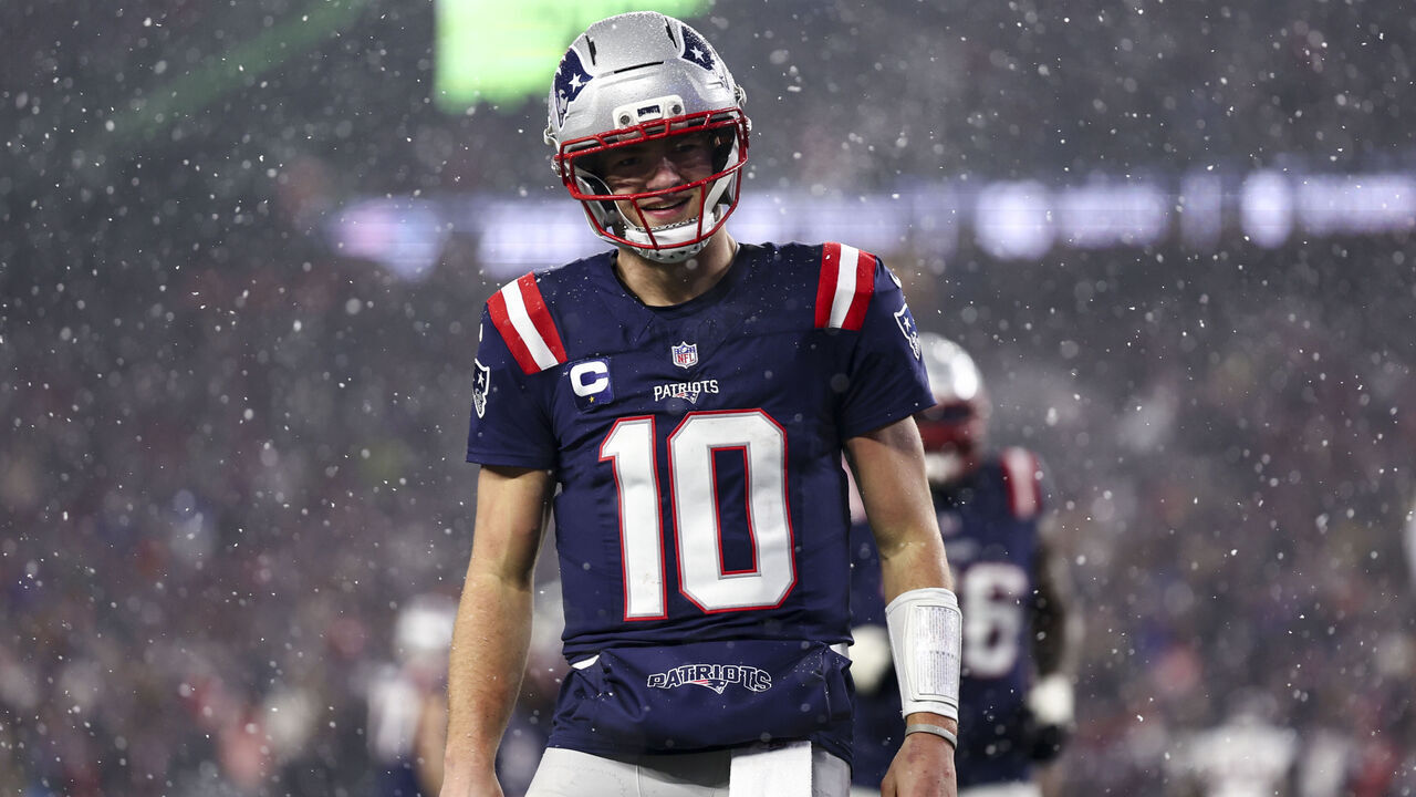 FOXBOROUGH, MASSACHUSETTS - JANUARY 18: Drake Maye #10 of the New England Patriots celebrates after throwing a touchdown pass during the fourth quarter of an NFL divisional playoff football game against the Houston Texans at Gillette Stadium on January 18, 2026 in Foxborough, Massachusetts.