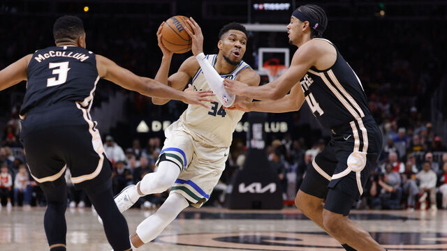 ATLANTA, GA - JANUARY 19: Giannis Antetokounmpo #34 of the Milwaukee Bucks drives to the basket during the game against the Atlanta Hawks on January 19, 2026 at State Farm Arena in Atlanta, Georgia. NOTE TO USER: User expressly acknowledges and agrees that, by downloading and/or using this Photograph, user is consenting to the terms and conditions of the Getty Images License Agreement. Mandatory Copyright Notice: Copyright 2026 NBAE