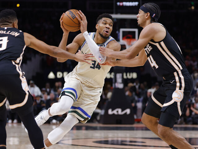 ATLANTA, GA - JANUARY 19: Giannis Antetokounmpo #34 of the Milwaukee Bucks drives to the basket during the game against the Atlanta Hawks on January 19, 2026 at State Farm Arena in Atlanta, Georgia. NOTE TO USER: User expressly acknowledges and agrees that, by downloading and/or using this Photograph, user is consenting to the terms and conditions of the Getty Images License Agreement. Mandatory Copyright Notice: Copyright 2026 NBAE