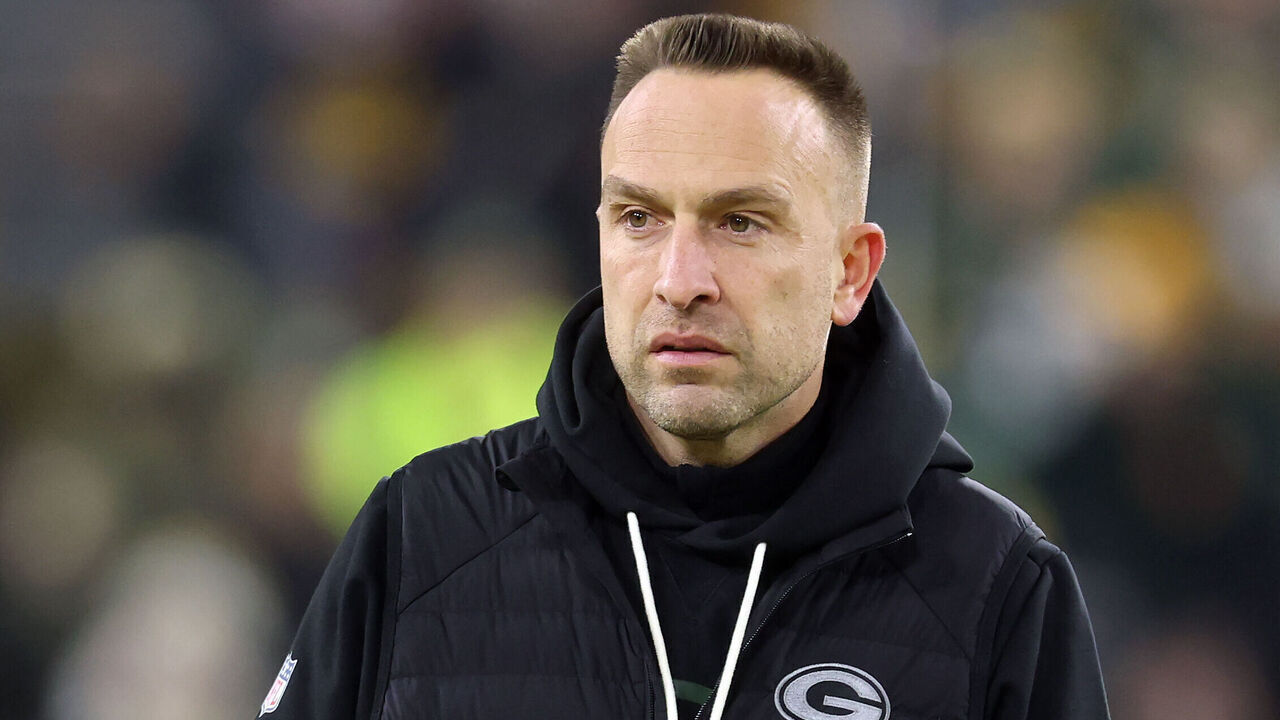 GREEN BAY, WISCONSIN - DECEMBER 27: Defensive coordinator Jeff Hafley of the Green Bay Packers looks on before the game against the Baltimore Ravens at Lambeau Field on December 27, 2025 in Green Bay, Wisconsin.