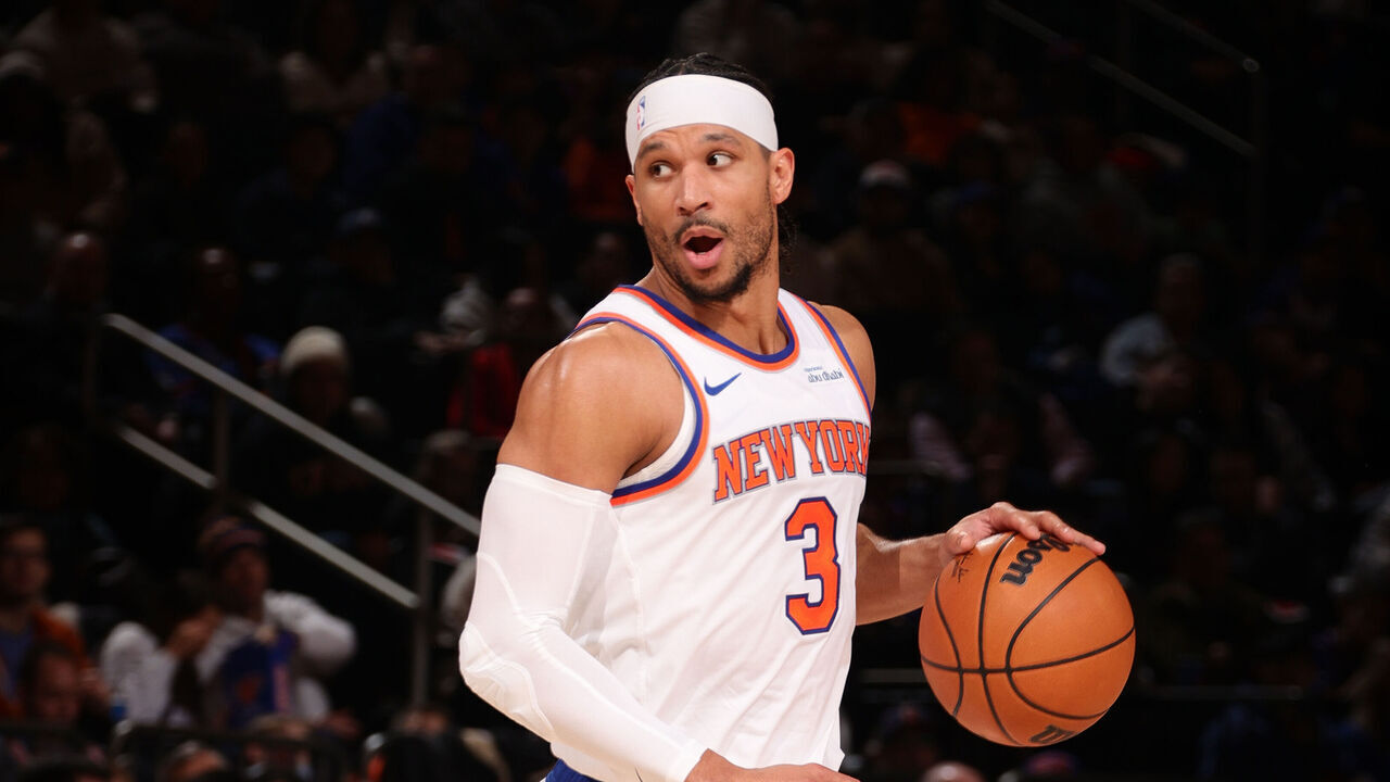 NEW YORK, NY - JANUARY 19: Josh Hart #3 of the New York Knicks looks to pass the ball during the game against the Dallas Mavericks on January 19, 2026 at Madison Square Garden in New York City, New York. Mandatory Copyright Notice: Copyright 2026 NBAE