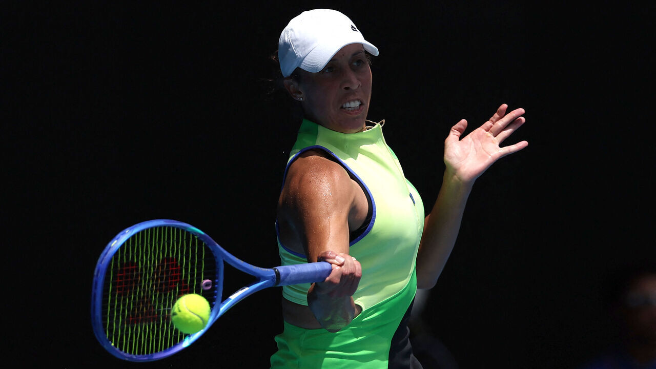 USA's Madison Keys hits a return to Ukraine's Oleksandra Oliynkova during their women's singles match on day three of the Australian Open tennis tournament in Melbourne on January 20, 2026. / -- IMAGE RESTRICTED TO EDITORIAL USE - STRICTLY NO COMMERCIAL USE --