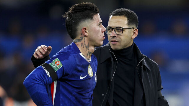 LONDON, ENGLAND - JANUARY 14: Head Coach Liam Rosenior with Enzo Fernández of Chelsea at the end of their sides 3-2 defeat during the Carabao Cup Semi Final First Leg match between Chelsea and Arsenal at Stamford Bridge on January 14, 2026 in London, England.