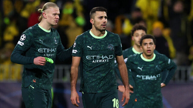 BODO, NORWAY - JANUARY 20: Rodri of Manchester City hands over the captain's armband to teammate Erling Haaland after receiving a red card during the UEFA Champions League 2025/26 League Phase MD7 match between FK Bodo/Glimt and Manchester City at Aspmyra Stadion on January 20, 2026 in Bodo, Norway.