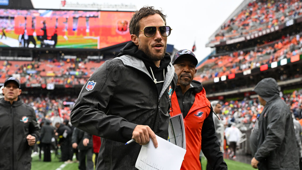 CLEVELAND, OHIO - OCTOBER 19: Head coach Mike McDaniel of the Miami Dolphins runs off the field at halftime against the Cleveland Browns at Huntington Bank Field on October 19, 2025 in Cleveland, Ohio.