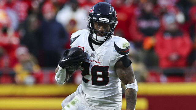 KANSAS CITY, MISSOURI - JANUARY 18: Joe Mixon #28 of the Houston Texans carries the ball on a running play during the second half of the AFC Divisional playoff game against the Kansas City Chiefs at GEHA Field at Arrowhead Stadium on January 18, 2025 in Kansas City, Missouri.