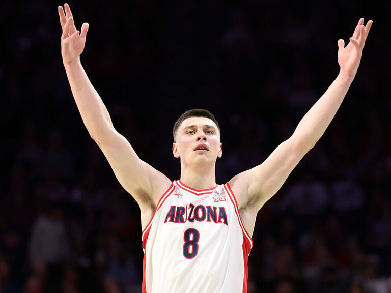 No. 1 Arizona pulls away late to top Cincinnati, remain undefeated