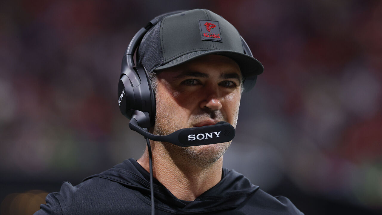 ATLANTA, GEORGIA - DECEMBER 7: Atlanta Falcons offensive coordinator Zac Robinson reacts during the second quarter against the Seattle Seahawks at Mercedes-Benz Stadium on December 7, 2025 in Atlanta, United States.