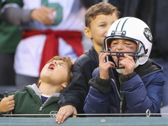 Watch: Jets' helmet fumble leads to 82-yard Jags TD