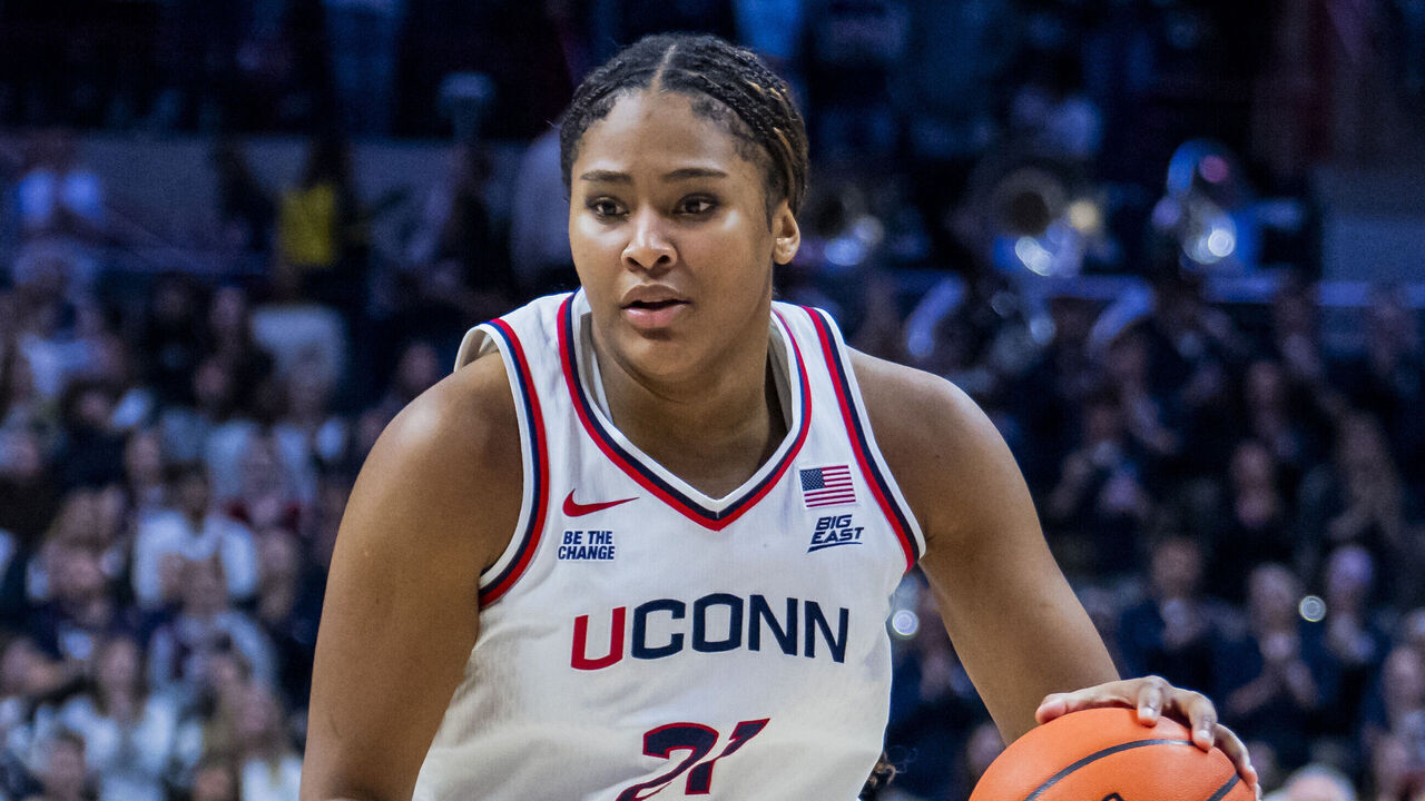 STORRS, CONNECTICUT - JANUARY 19: Sarah Strong #21 of the Connecticut Huskies plays against the Notre Dame Fighting Irish during the second half of an NCAA women's basketball game at Harry A. Gampel Pavilion on January 19, 2026 in Storrs, Connecticut.