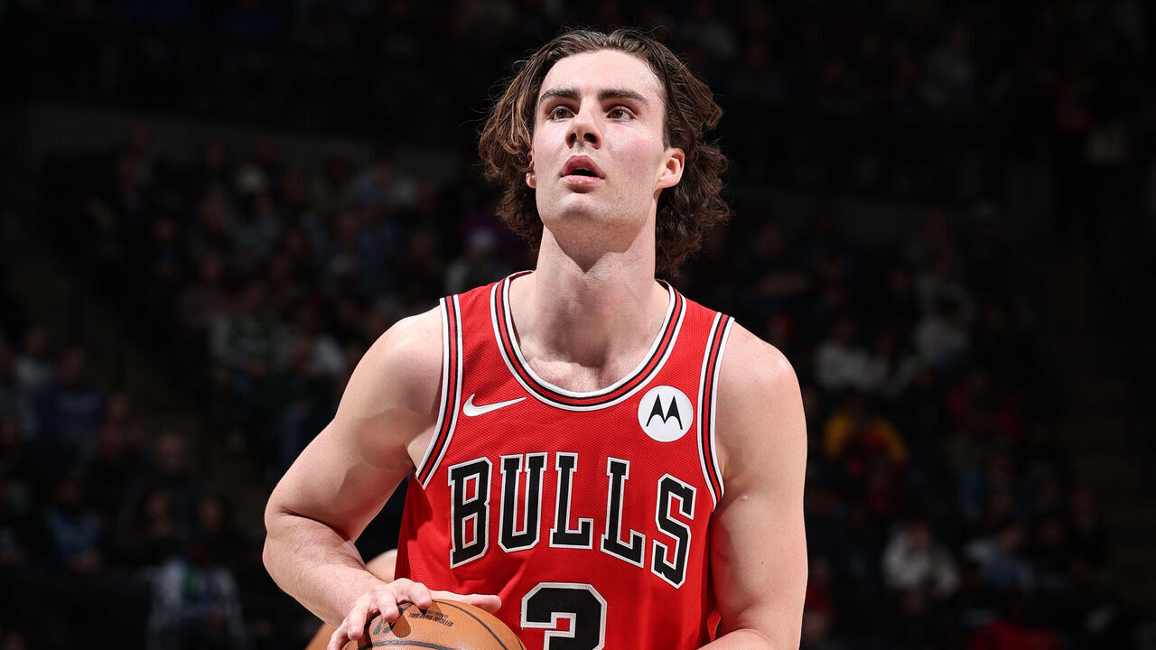 MINNEAPOLIS, MN - JANUARY 22: Josh Giddey #3 of the Chicago Bulls free throw during the game against the Minnesota Timberwolves on January 22, 2026 at Target Center in Minneapolis, Minnesota. Mandatory Copyright Notice: Copyright 2026 NBAE