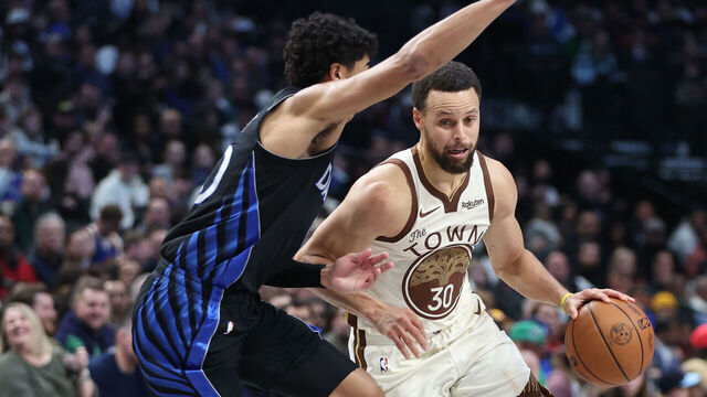 DALLAS, TX - JANUARY 22: Stephen Curry #30 of the Golden State Warriors dribbles the ball during the game against the Dallas Mavericks on January 22, 2026 at American Airlines Center in Dallas, Texas. Mandatory Copyright Notice: Copyright 2026 NBAE