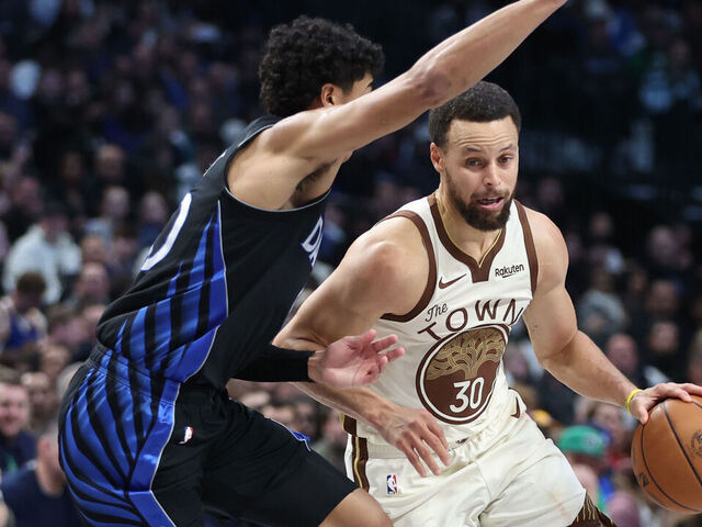 DALLAS, TX - JANUARY 22: Stephen Curry #30 of the Golden State Warriors dribbles the ball during the game against the Dallas Mavericks on January 22, 2026 at American Airlines Center in Dallas, Texas. Mandatory Copyright Notice: Copyright 2026 NBAE