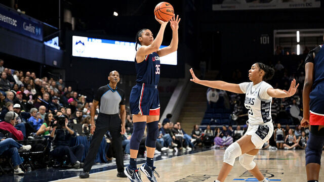 WASHINGTON, DC - JANUARY 22: Azzi Fudd #35 of the Connecticut Huskies shoots the ball in the second quarter against Summer Davis #23 of the Georgetown Hoyas at Entertainment & Sports Arena on January 22, 2026 in Washington, DC.