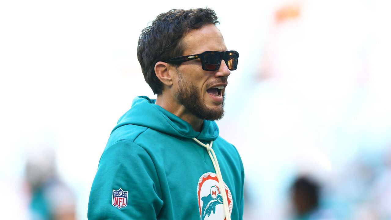 MIAMI GARDENS, FLORIDA - DECEMBER 21: Head coach Mike McDaniel of the Miami Dolphins looks on prior to a game against the Cincinnati Bengals at Hard Rock Stadium on December 21, 2025 in Miami Gardens, Florida.