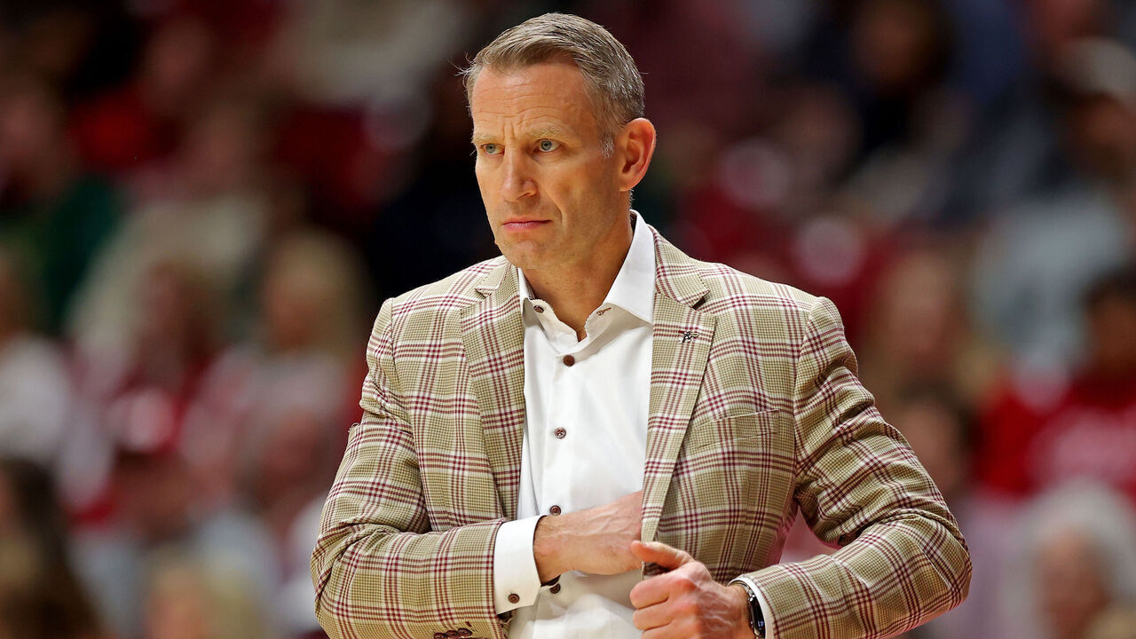 TUSCALOOSA, ALABAMA - DECEMBER 17: Head coach Nate Oats of the Alabama Crimson Tide reaches into his jacket pocket for his play sheet against the South Florida Bulls at Coleman Coliseum on December 17, 2025 in Tuscaloosa, Alabama.