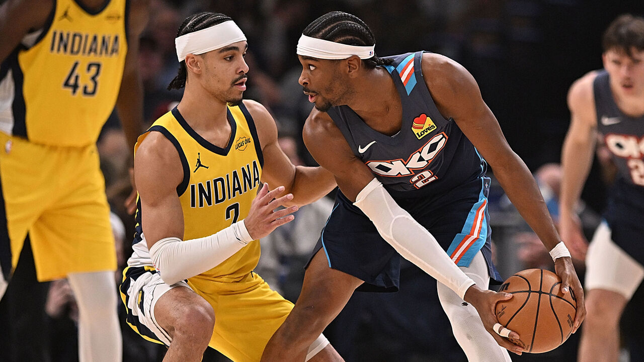 OKLAHOMA CITY, OKLAHOMA - JANUARY 23: Shai Gilgeous-Alexander #2 of the Oklahoma City Thunder handles the ball while being defended by Andrew Nembhard #2 of the Indiana Pacers during the first half at Paycom Center on January 23, 2026 in Oklahoma City, Oklahoma.