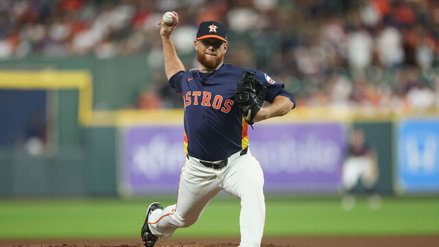HOUSTON, TEXAS - SEPTEMBER 21: Craig Kimbrel #46 of the Houston Astros pitches in the seventh inning against the Seattle Mariners at Daikin Park on September 21, 2025 in Houston, Texas.