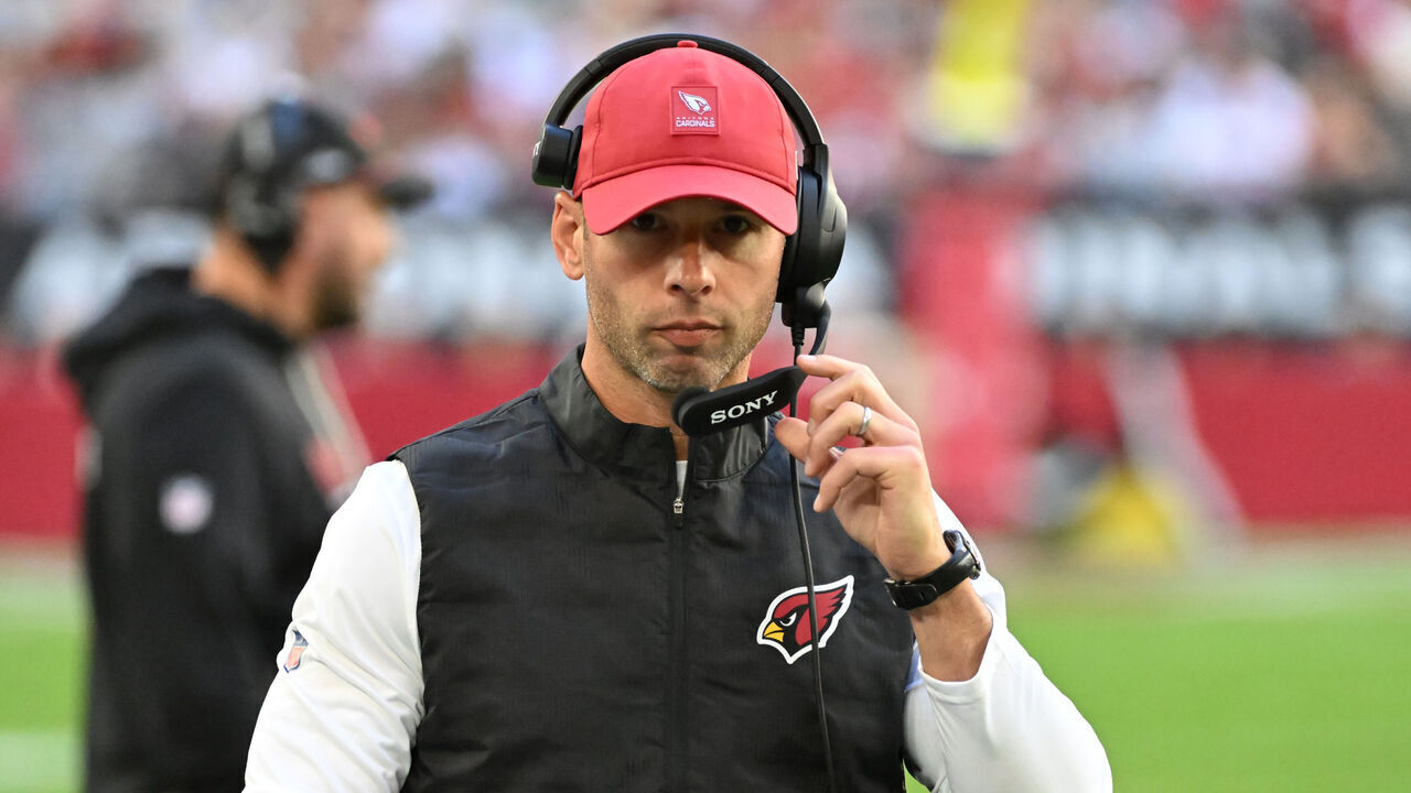 GLENDALE, ARIZONA - DECEMBER 21: Head coach Jonathan Gannon of the Arizona Cardinals walks along the sidelines during a stop in play against the Atlanta Falcons during the NFL 2025 game at State Farm Stadium on December 21, 2025 in Glendale, Arizona.