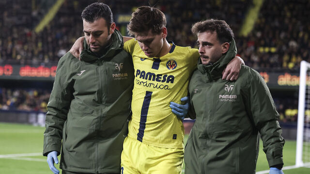 VILLARREAL, SPAIN - JANUARY 24: Juan Foyth of Villarreal CF get injured during the Spanish league, LaLiga EA Sports, football match played between Villarreal CF and Real Madrid at La Ceramica stadium on January 24, 2026, in Villarreal, Spain.