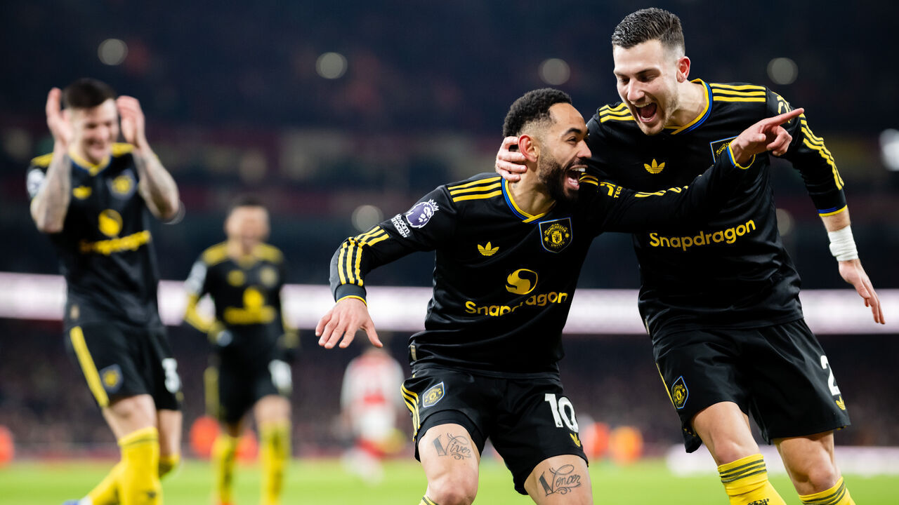 LONDON, ENGLAND - JANUARY 25: Matheus Cunha of Manchester United celebrates scoring a goal to make the score 2-3 during the Premier League match between Arsenal and Manchester United at Emirates Stadium on January 25, 2026 in London, United Kingdom.