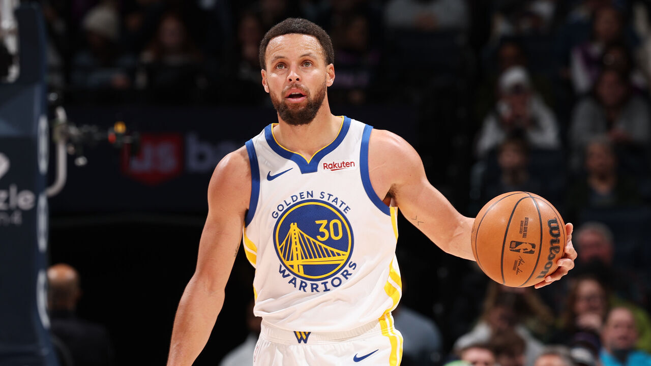 MINNEAPOLIS, MN - JANUARY 25: Stephen Curry #30 of the Golden State Warriors dribbles the ball during the game against the Minnesota Timberwolves on January 25, 2026 at Target Center in Minneapolis, Minnesota. Mandatory Copyright Notice: Copyright 2026 NBAE