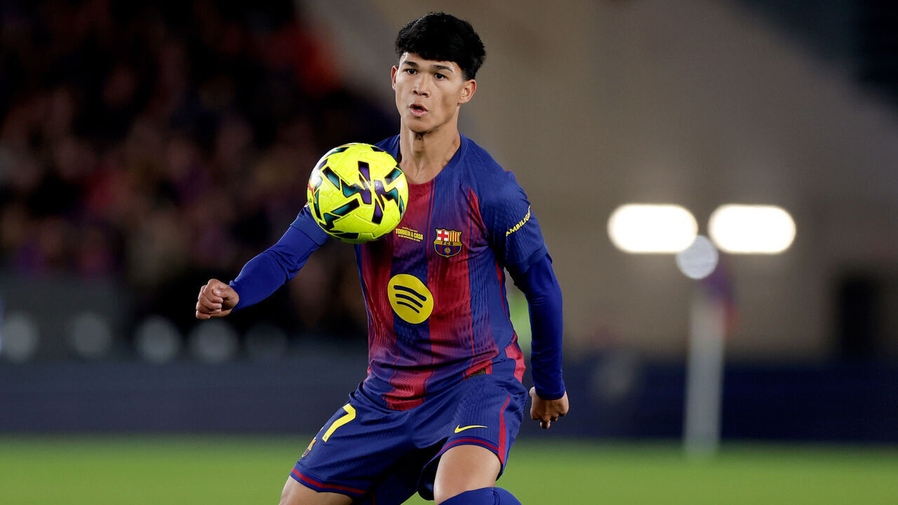 BARCELONA, SPAIN - NOVEMBER 22: Dro Fernandez of FC Barcelona during the LaLiga EA Sports match between FC Barcelona v Athletic de Bilbao at the Lluis Companys Olympic Stadium on November 22, 2025 in Barcelona Spain