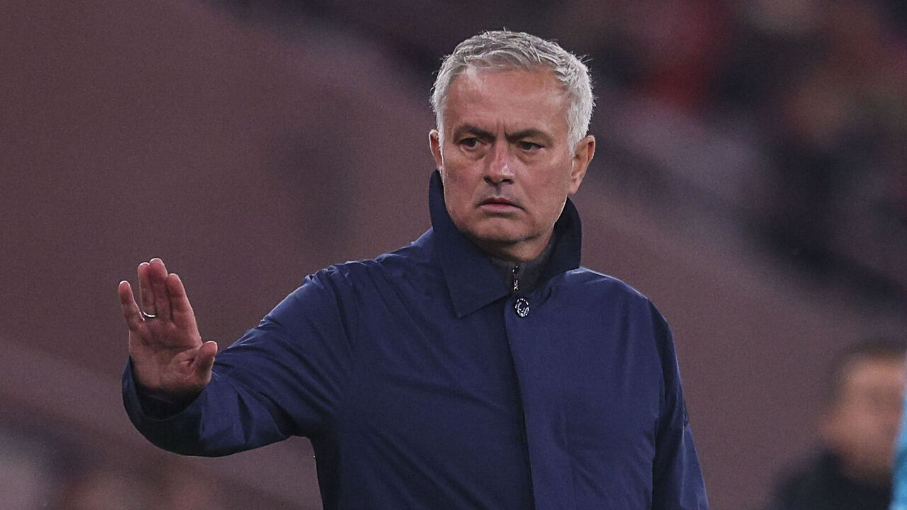 LISBON, PORTUGAL - JANUARY 25: Jose Mourinho Head coach of SL Benfica gestures during the Primeira Liga match between SL Benfica and CF Estrela da Amadora at Estadio da Luz on January 25, 2026 in Lisbon, Portugal.