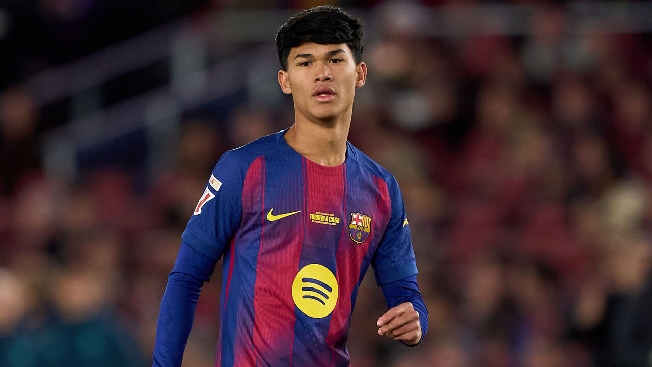 BARCELONA, SPAIN - NOVEMBER 22: Pedro Fernandez 'Dro' of FC Barcelona looks on during the LaLiga EA Sports match between FC Barcelona and Athletic Club at Spotify Camp Nou on November 22, 2025 in Barcelona, Spain.