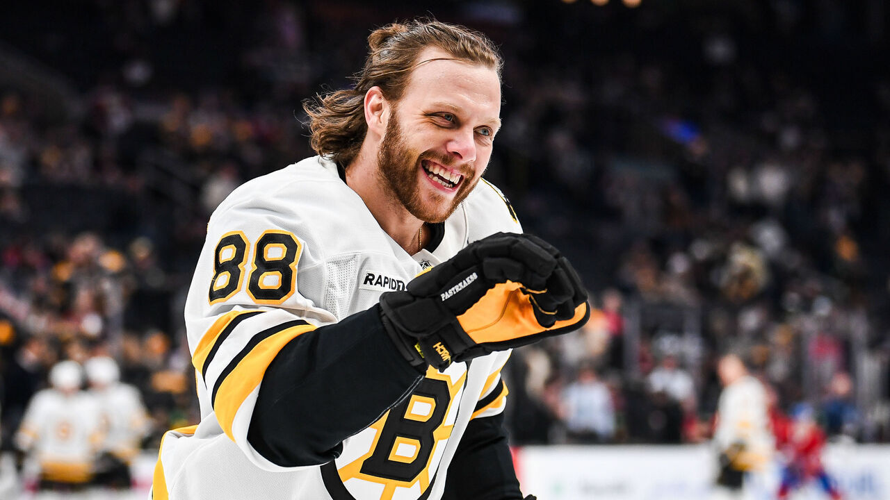 BOSTON, MASSACHUSETTS - JANUARY 24: David Pastrnak #88 of the Boston Bruins warms up before the game against the Montréal Canadiens at TD Garden on January 24, 2026 in Boston, Massachusetts.