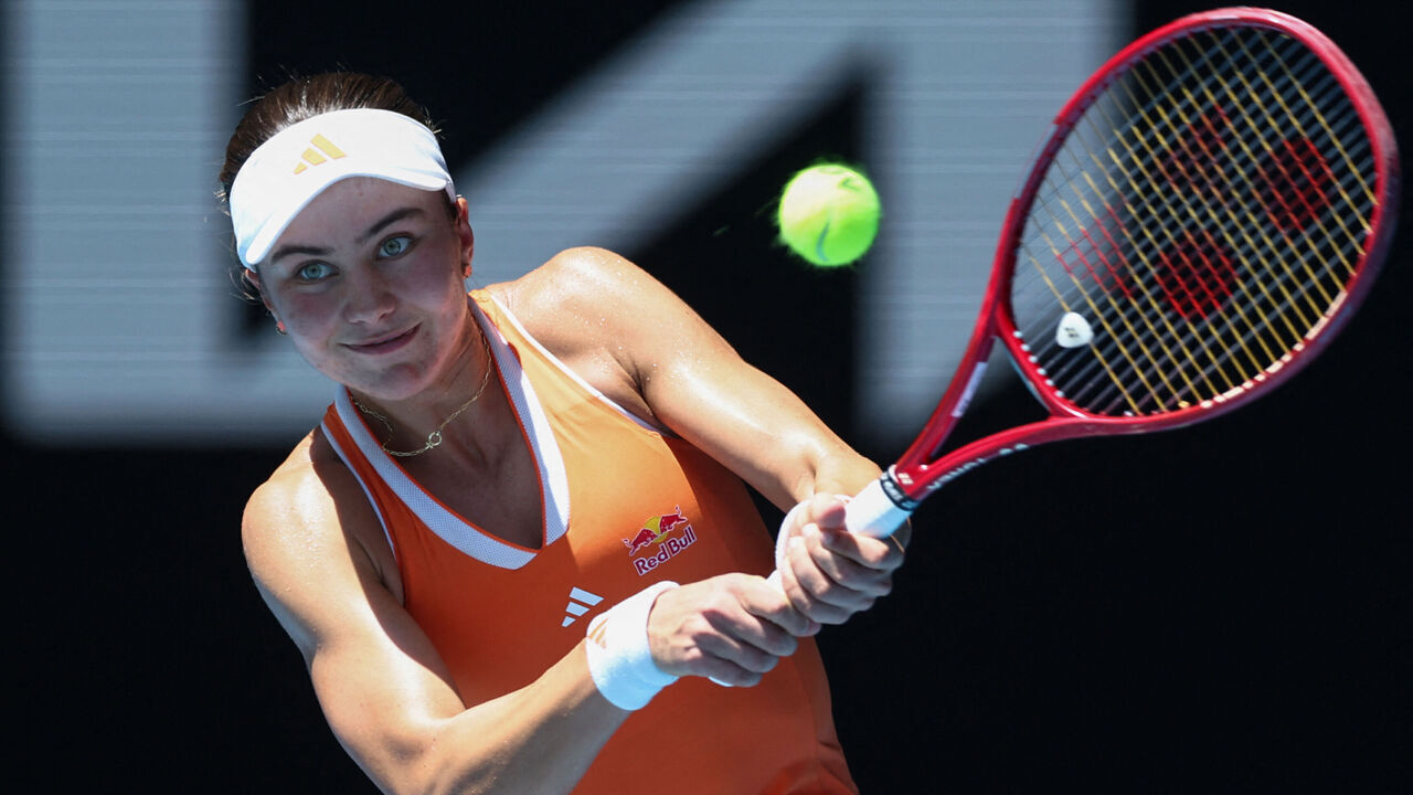USA's Iva Jovic hits a return to Belarus' Aryna Sabalenka during their women's singles quarter-final match on day ten of the Australian Open tennis tournament in Melbourne on January 27, 2026. / -- IMAGE RESTRICTED TO EDITORIAL USE - STRICTLY NO COMMERCIAL USE --