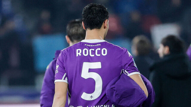 BOLOGNA, ITALY - 2026/01/18: Rolando Mandragora of ACF Fiorentina wears a T-shirt paying tribute to the late club president Rocco Commisso during the Italian Serie A soccer match Bologna FC vs ACF Fiorentina at Renato Dall'Ara Stadium. Final score: Bologna FC 1:2 ACF Fiorentina.