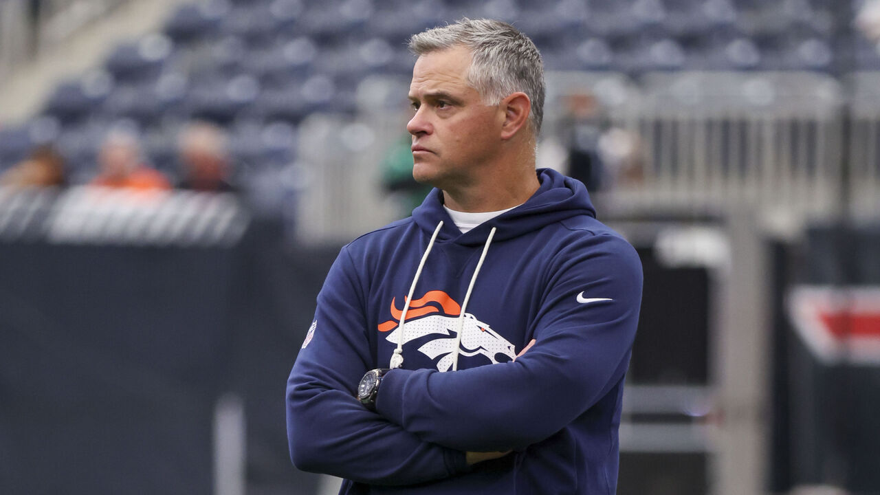 HOUSTON, TX - NOVEMBER 02: Denver Broncos offensive coordinator Joe Lombardi oversees warmups during the NFL game between the Denver Broncos and Houston Texans on November 2, 2025 at NRG Stadium in Houston, Texas.
